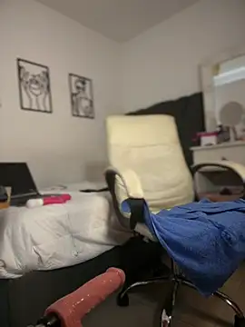 horny_roomiess live sex cam