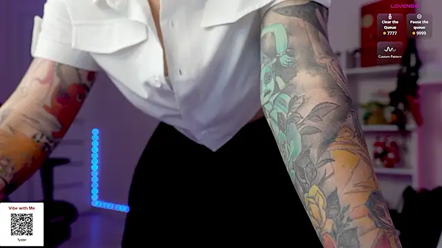 QueenAliceX live sex cam