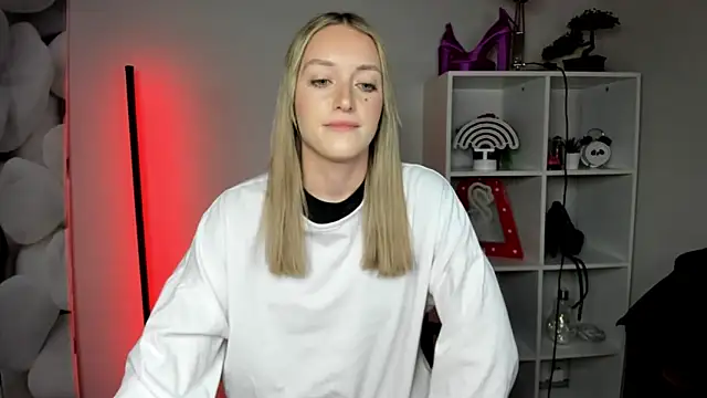 EvelynBlond's cam snapshot