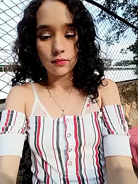 sweet_outdoor_charm live sex cam