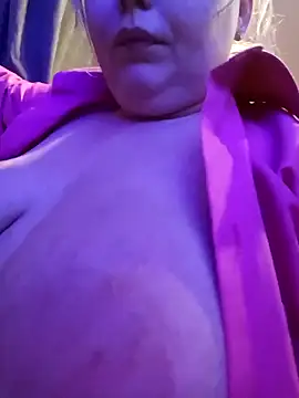 Mommy-girl-Lola live sex cam