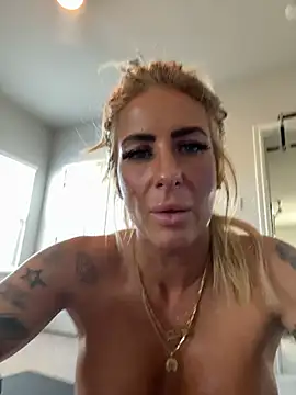 blondiluvsanal live sex cam