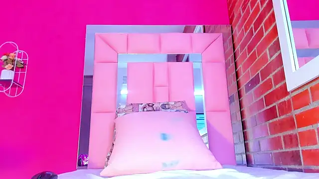 Baby_doll_XOXO live sex cam