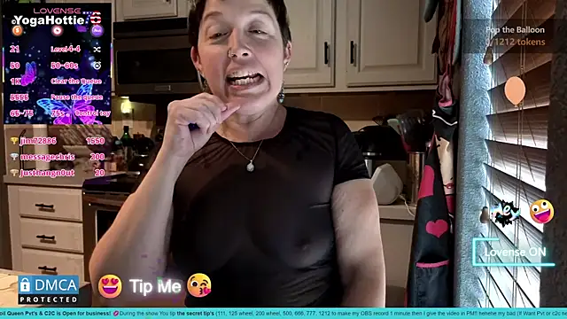 YogaHottie76's cam snapshot