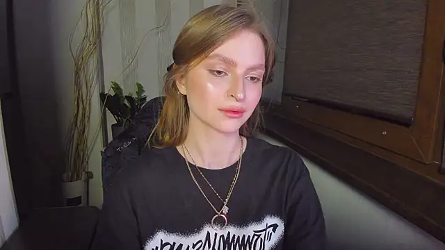 MollyRufous's cam snapshot