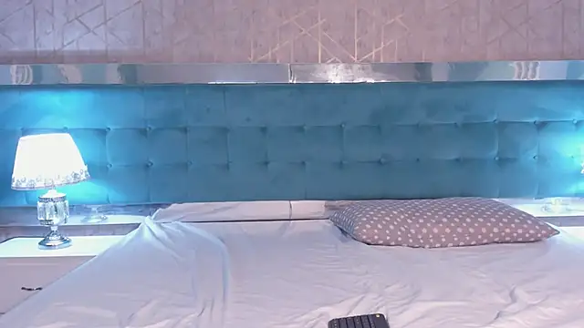 AlaiaDew's cam snapshot