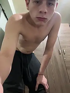 Andy12912 live sex cam