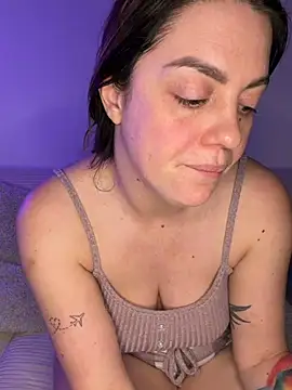 laraslittlesecrett's cam snapshot