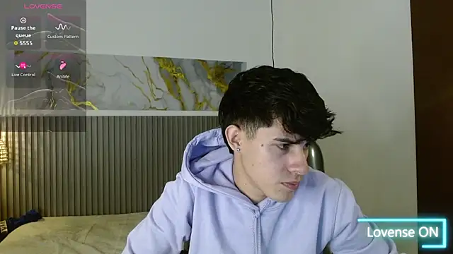 Dyla_n18 live sex cam