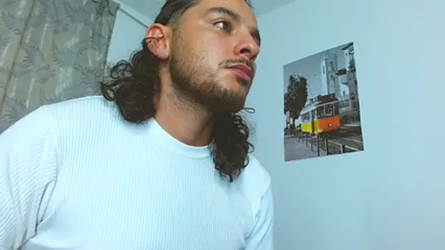 tuyo1995 live sex cam