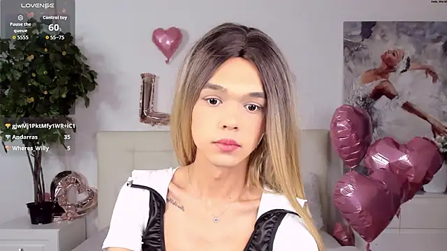 MadonnaRossi live sex cam