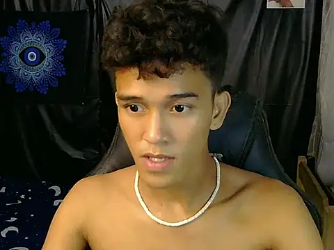 hugekenbigcock live sex cam