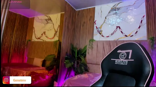 Roxanne_tay live sex cam