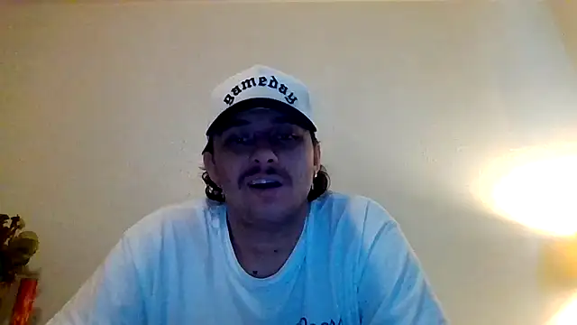 Tallhungandcloudy's cam snapshot