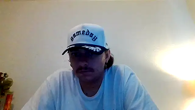 Tallhungandcloudy's cam snapshot