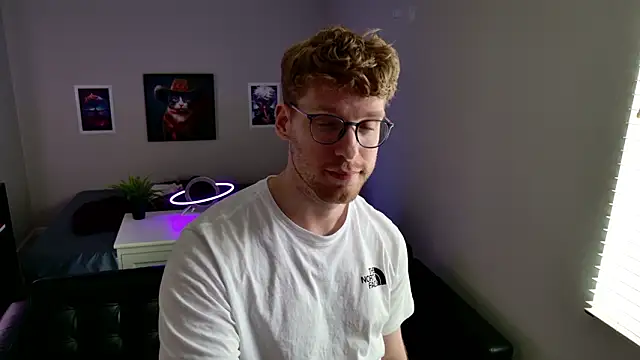 BlueEyedTallGuy94 live sex cam