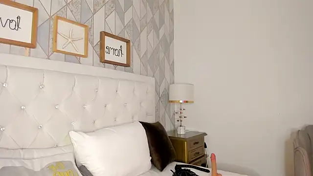 luna_forever7's cam snapshot