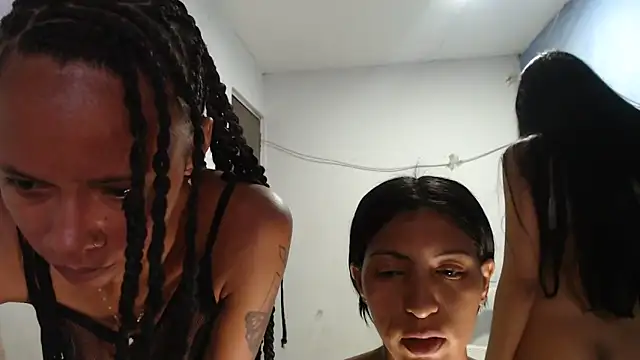 ricaslatinas1 live sex cam