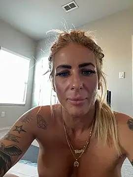 blondiluvsanal live sex cam