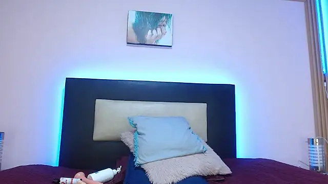 kaylaMinov_'s cam snapshot