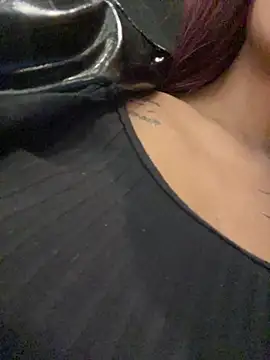 Emily-Fire's cam snapshot