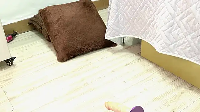 samanthaa_joness_'s cam snapshot