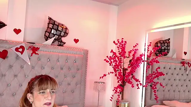 Juliieta_gray's cam snapshot