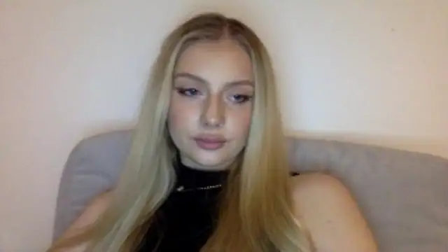 MayaWetDream's cam snapshot