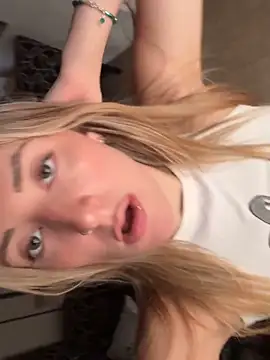 Sashailardi's cam snapshot