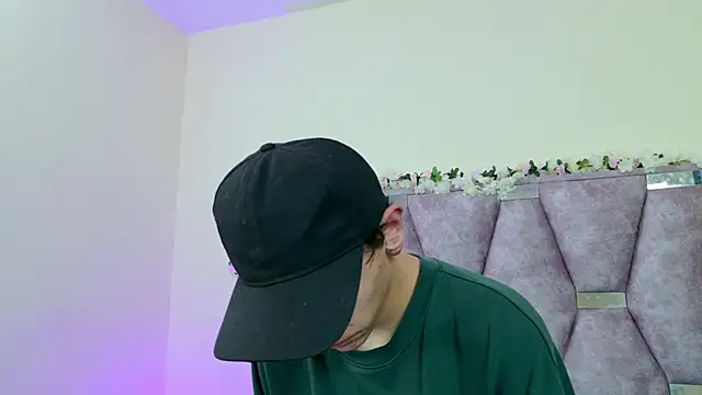 iris_and_damian's cam snapshot