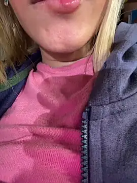 SweetBunnyGF live sex cam