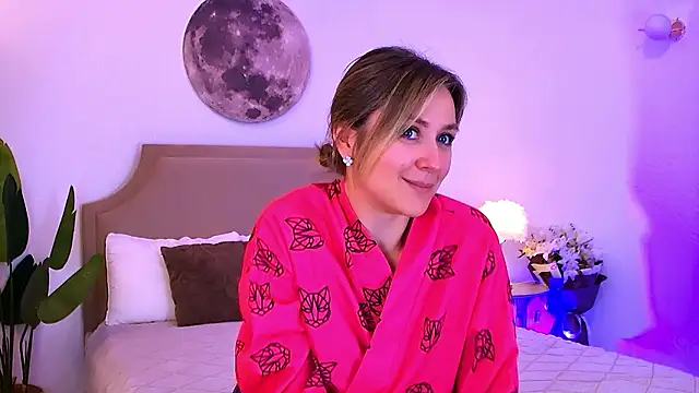 EmeraldGlow live sex cam