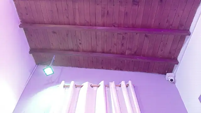 SuzyFox_'s cam snapshot