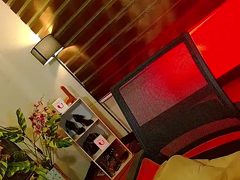 HOLLYWOOD_QUEEN_88 live sex cam