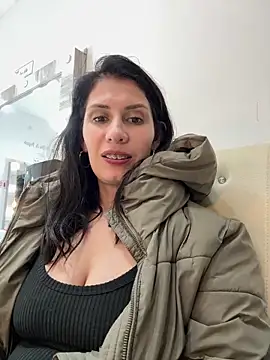 Alysson-- live sex cam