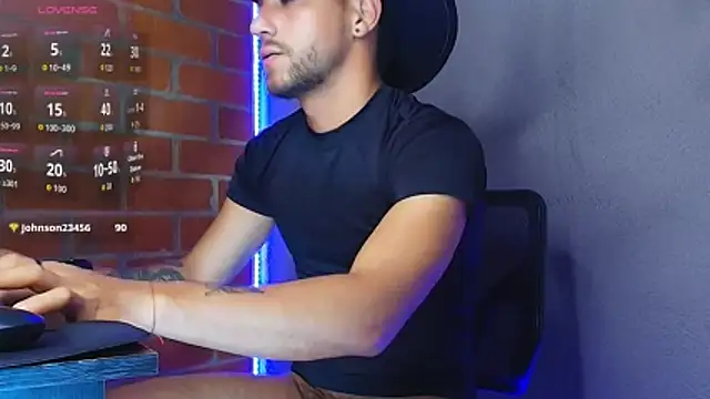 Leandro_valenzuela live sex cam