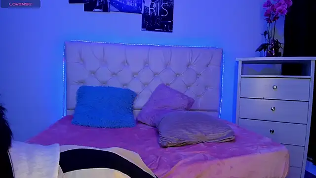 Juli_Roos_'s cam snapshot