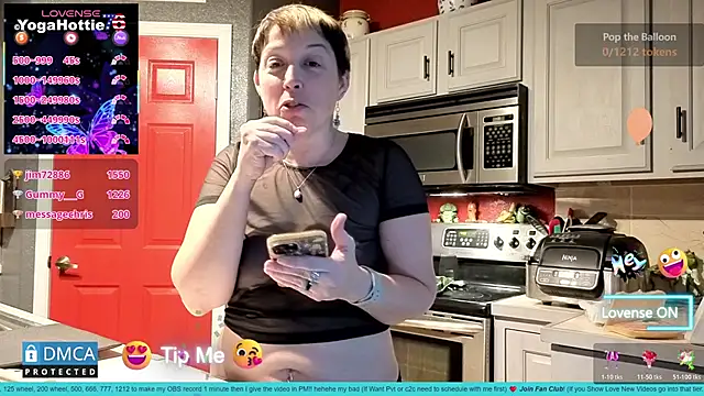 YogaHottie76's cam snapshot