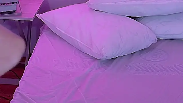 cutepetitee's cam snapshot