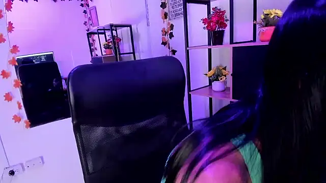 KarlaSlutSkinny__'s cam snapshot