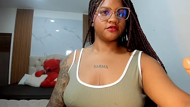 ZahraRose's cam snapshot