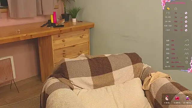 laracroftmansion's cam snapshot