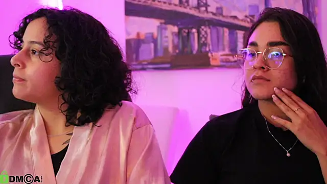 ilikelesbiankisses's cam snapshot