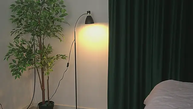 Alyonaqueen_ live sex cam