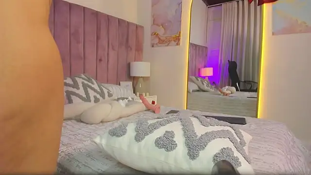 Ashley_Beaomunt's cam snapshot