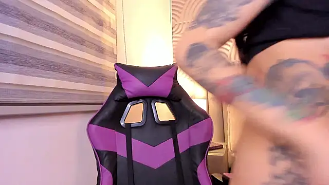 eviegothel_'s cam snapshot