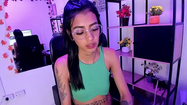 KarlaSlutSkinny__'s cam snapshot