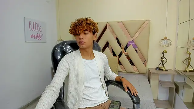 Anyelo_Twink live sex cam