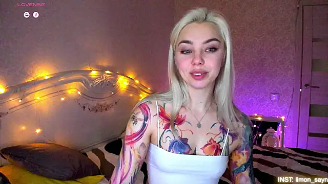 LillyMoure_ live sex cam