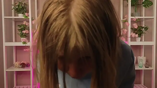 EssieVogel live sex cam